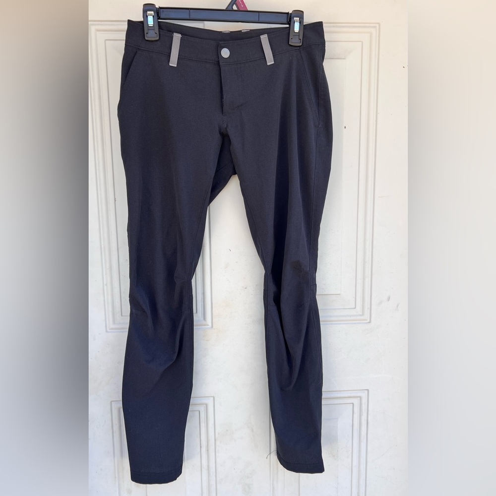 Under Armour woman’s Black Chinos with Gray Accents
